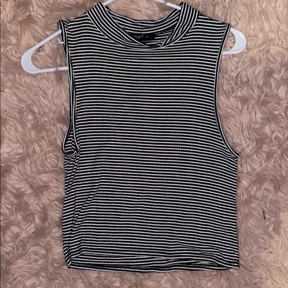 Black and white stripe top